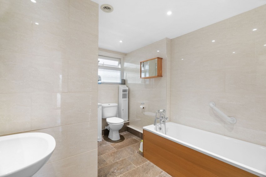 Images for Newington, Willingham, CB24 EAID:4037033056 BID:e9c2a2d5-4edb-4404-af16-967a1de68210