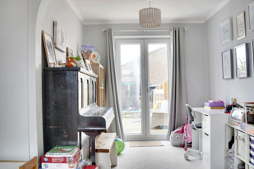 Images for George Lambton Avenue, Newmarket, CB8 EAID:4037033056 BID:e22d2fe2-cd8a-4ee5-877e-aff44adbf8aa