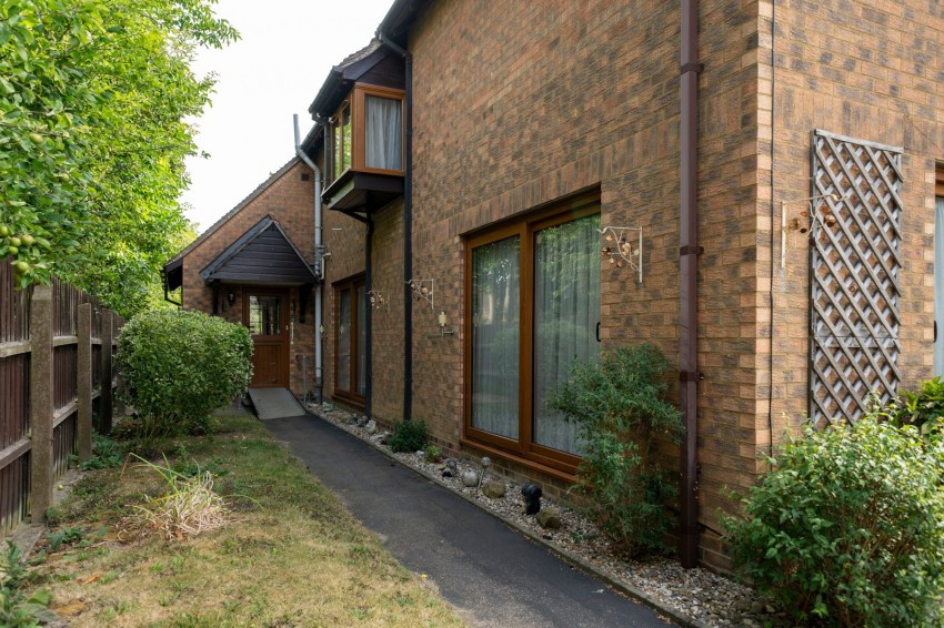 Images for High Street, Fen Ditton, CB5 EAID:4037033056 BID:df7a2b8e-b283-433c-96bc-9990089caf32