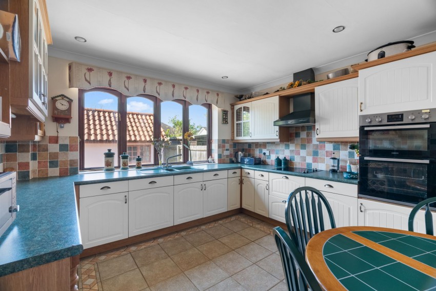 Images for Meadow Lane, Linton, CB21 EAID:4037033056 BID:2f5b1148-b901-4d34-9e72-64b6a96df570