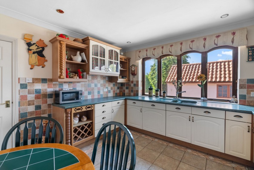 Images for Meadow Lane, Linton, CB21 EAID:4037033056 BID:2f5b1148-b901-4d34-9e72-64b6a96df570