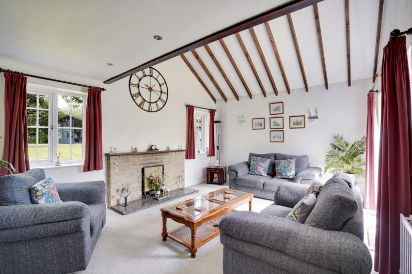 Images for Bridge Street, Moulton, CB8 EAID:4037033056 BID:e22d2fe2-cd8a-4ee5-877e-aff44adbf8aa
