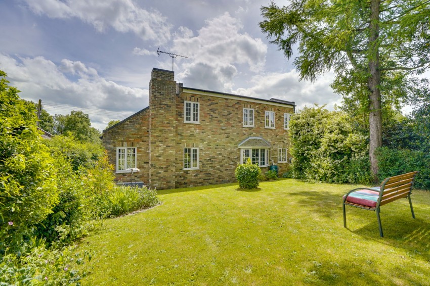 Images for Bridge Street, Moulton, CB8 EAID:4037033056 BID:e22d2fe2-cd8a-4ee5-877e-aff44adbf8aa