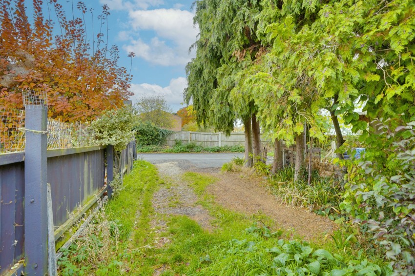 Images for Exning Road, Newmarket, CB8 EAID:4037033056 BID:e22d2fe2-cd8a-4ee5-877e-aff44adbf8aa