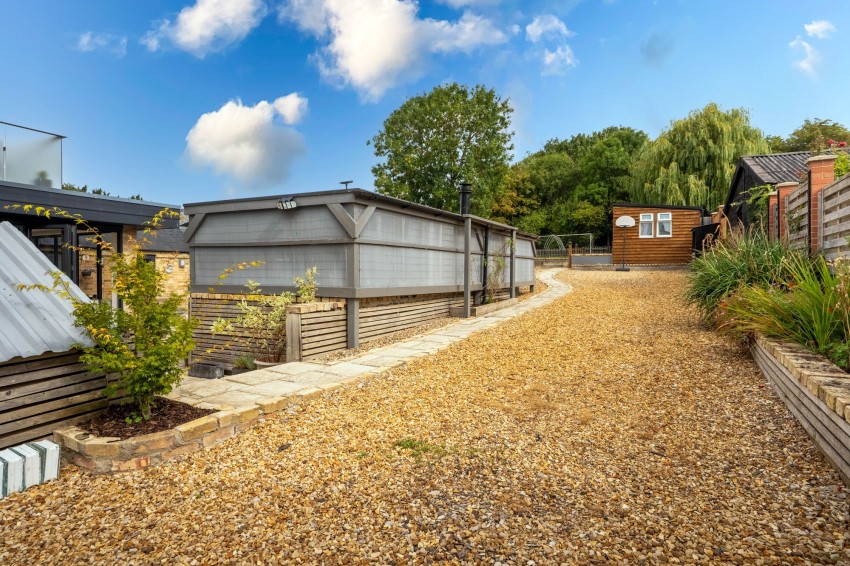 Images for Hillrow, Haddenham, CB6 EAID:4037033056 BID:e9c2a2d5-4edb-4404-af16-967a1de68210