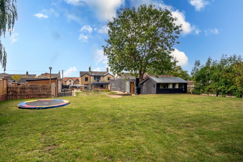 Images for Hillrow, Haddenham, CB6 EAID:4037033056 BID:e9c2a2d5-4edb-4404-af16-967a1de68210