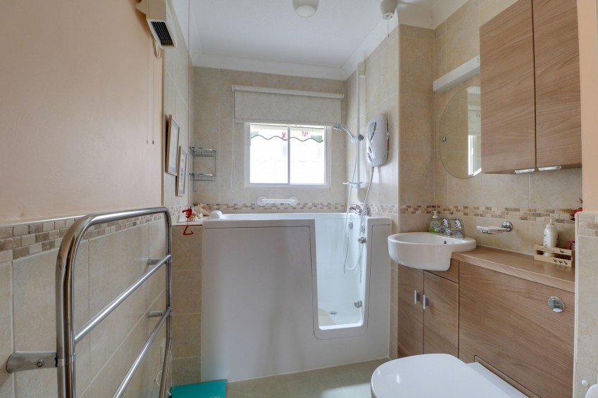 Images for Ash Grove, Burwell, CB25 EAID:4037033056 BID:e22d2fe2-cd8a-4ee5-877e-aff44adbf8aa