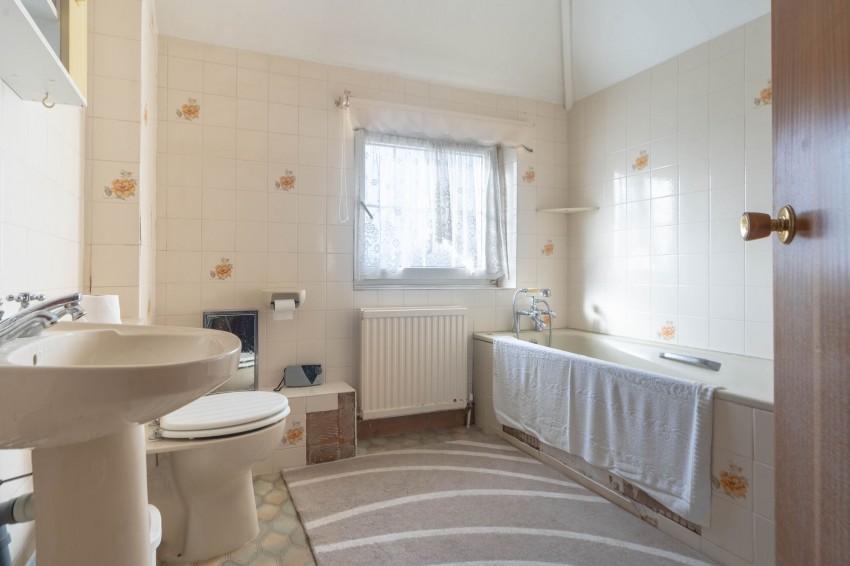 Images for Rampton Road, Cottenham, CB24 EAID:4037033056 BID:e9c2a2d5-4edb-4404-af16-967a1de68210