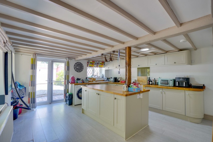 Images for Bury Road, Kentford, CB8 EAID:4037033056 BID:e22d2fe2-cd8a-4ee5-877e-aff44adbf8aa