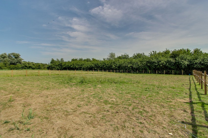 Images for Outwell Road, Emneth, PE14 EAID:4037033056 BID:1d497ef6-e698-4427-833a-3b42529ac059