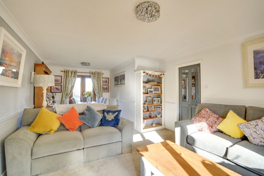 Images for Hythe Close, Burwell, CB25 EAID:4037033056 BID:e22d2fe2-cd8a-4ee5-877e-aff44adbf8aa