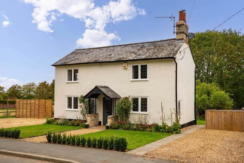 Images for High Street, West Wratting, CB21 EAID:4037033056 BID:df7a2b8e-b283-433c-96bc-9990089caf32