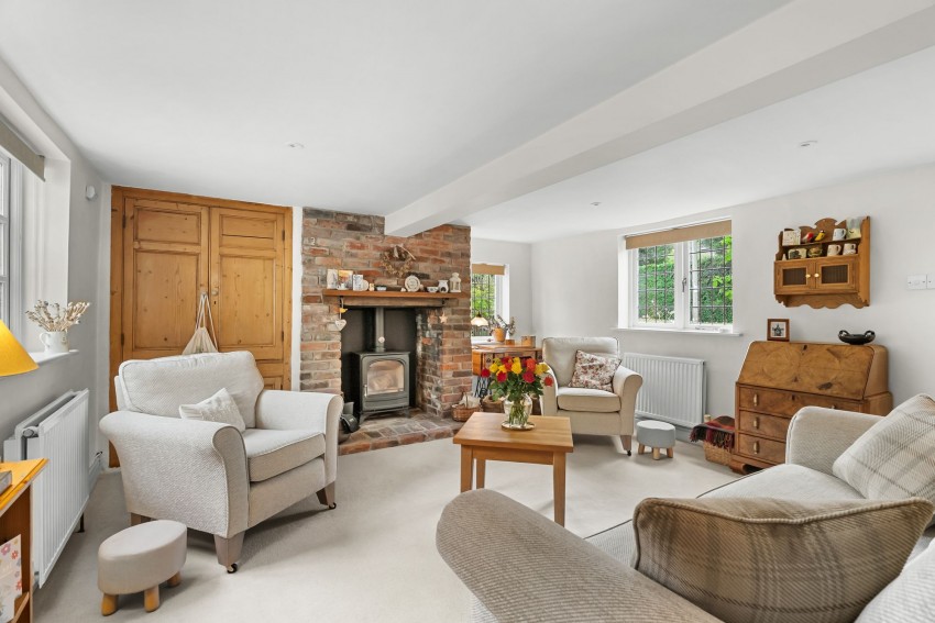 Images for High Street, West Wratting, CB21 EAID:4037033056 BID:df7a2b8e-b283-433c-96bc-9990089caf32