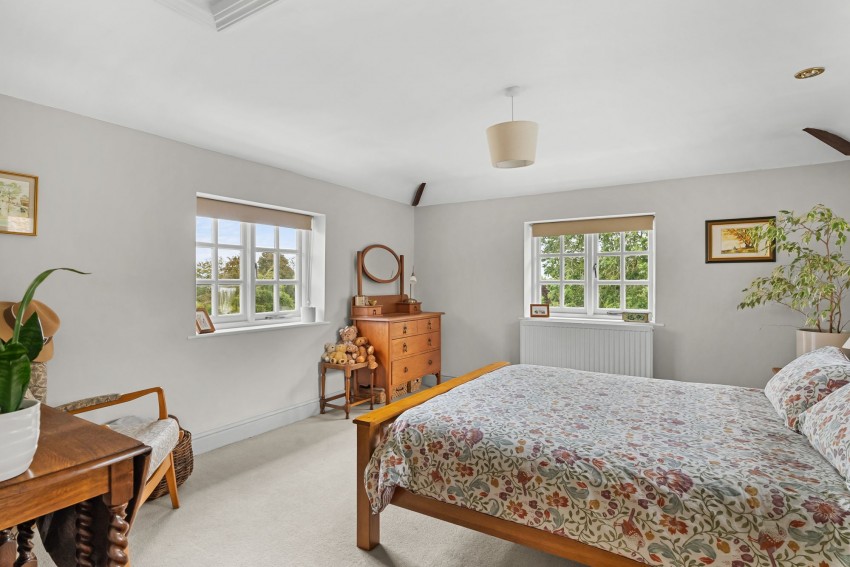Images for High Street, West Wratting, CB21 EAID:4037033056 BID:df7a2b8e-b283-433c-96bc-9990089caf32