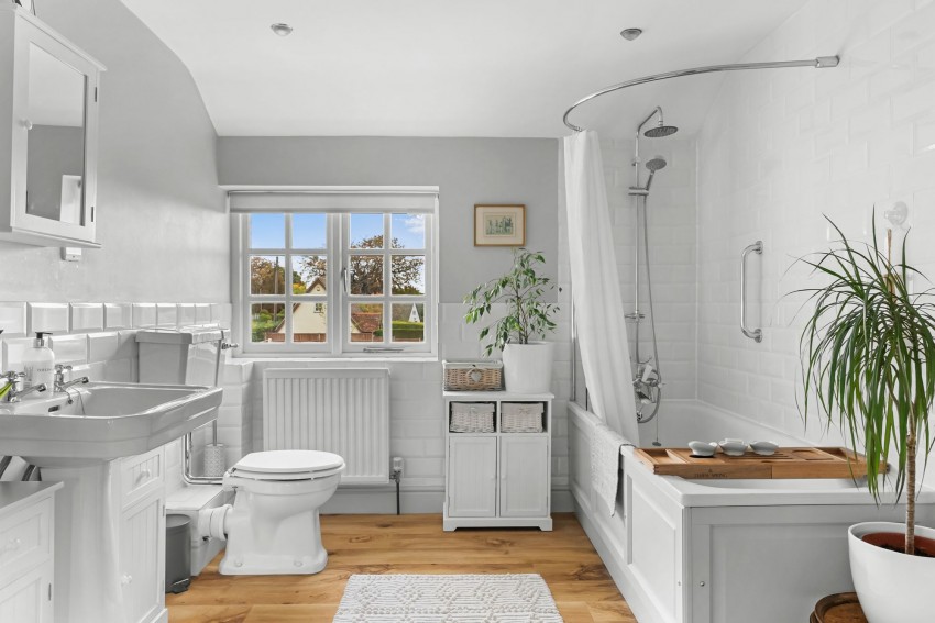 Images for High Street, West Wratting, CB21 EAID:4037033056 BID:df7a2b8e-b283-433c-96bc-9990089caf32