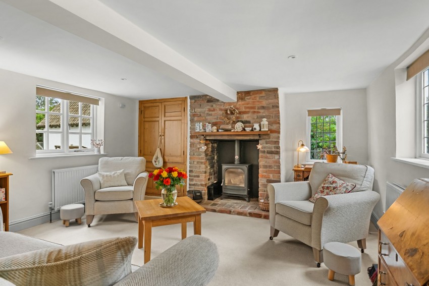 Images for High Street, West Wratting, CB21 EAID:4037033056 BID:df7a2b8e-b283-433c-96bc-9990089caf32