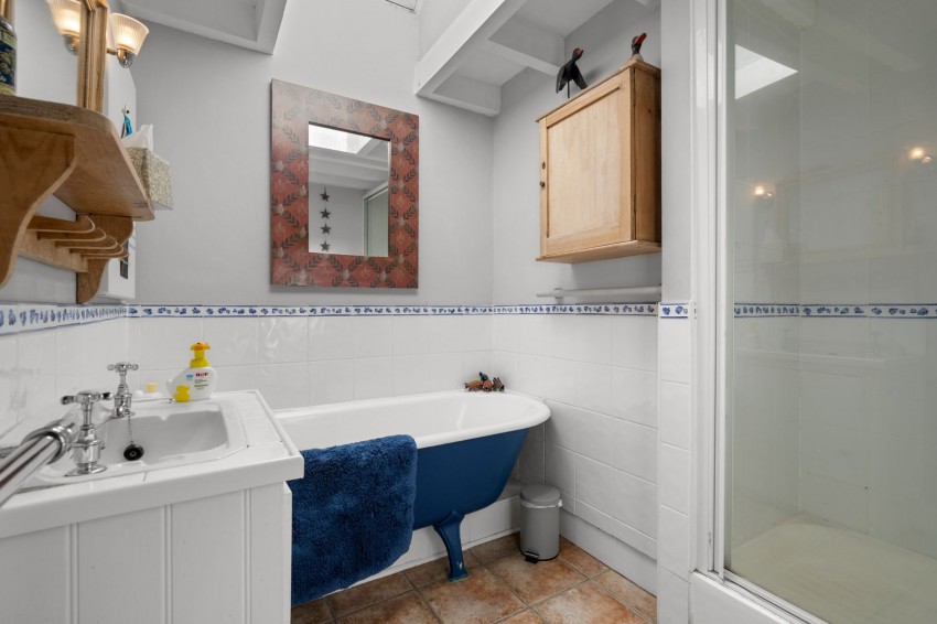 Images for 9 West Wratting Road, Balsham, CB21 EAID:4037033056 BID:2f5b1148-b901-4d34-9e72-64b6a96df570