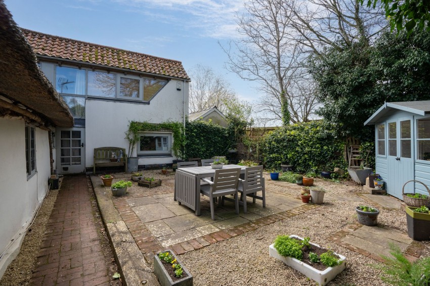 Images for 9 West Wratting Road, Balsham, CB21 EAID:4037033056 BID:2f5b1148-b901-4d34-9e72-64b6a96df570