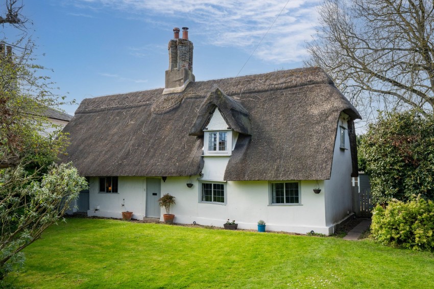 Images for 9 West Wratting Road, Balsham, CB21 EAID:4037033056 BID:2f5b1148-b901-4d34-9e72-64b6a96df570