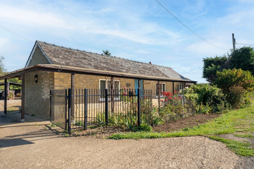 Images for Overcote Road, Over, CB24 EAID:4037033056 BID:e9c2a2d5-4edb-4404-af16-967a1de68210