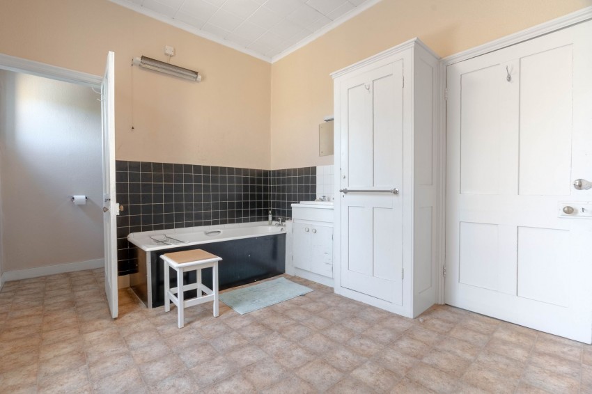 Images for High Street, Cottenham, CB24 EAID:4037033056 BID:e9c2a2d5-4edb-4404-af16-967a1de68210