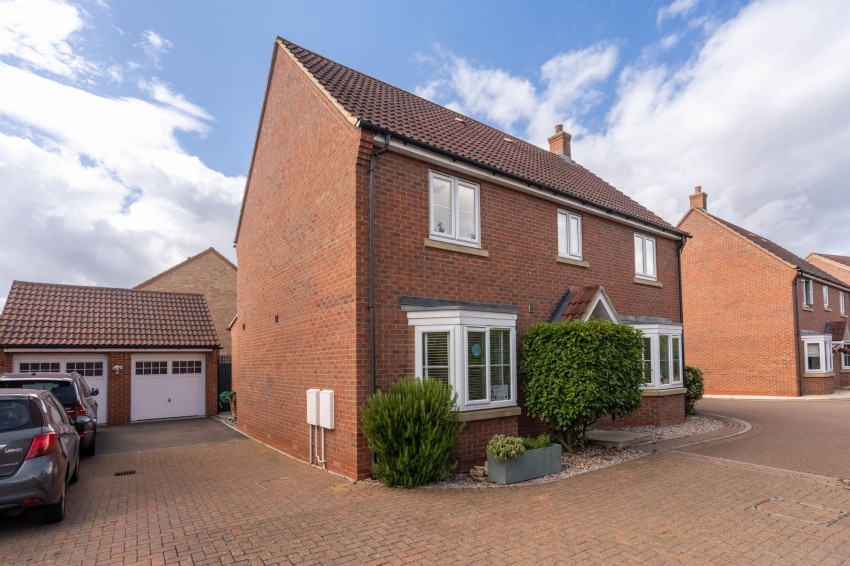 Images for Duddle Drive, Longstanton, CB24 EAID:4037033056 BID:e9c2a2d5-4edb-4404-af16-967a1de68210
