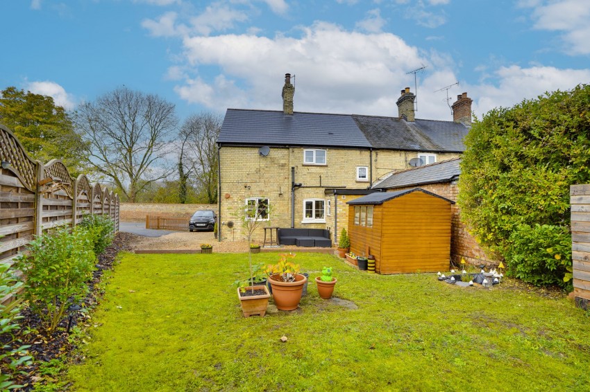 Images for High Street, Cheveley, CB8 EAID:4037033056 BID:e22d2fe2-cd8a-4ee5-877e-aff44adbf8aa