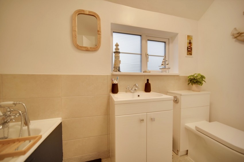 Images for High Street, Cheveley, CB8 EAID:4037033056 BID:e22d2fe2-cd8a-4ee5-877e-aff44adbf8aa