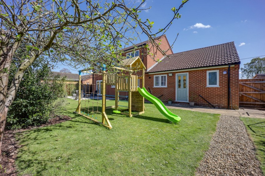 Images for Station Road, Long Sutton, PE12 EAID:4037033056 BID:1d497ef6-e698-4427-833a-3b42529ac059