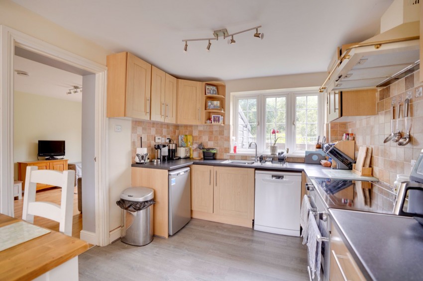 Images for Elizabeth Way, Burrough Green, CB8 EAID:4037033056 BID:e22d2fe2-cd8a-4ee5-877e-aff44adbf8aa