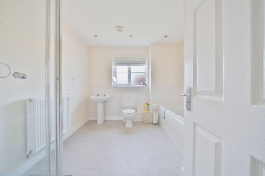 Images for Garwood Drive, Longstanton, CB24 EAID:4037033056 BID:e9c2a2d5-4edb-4404-af16-967a1de68210