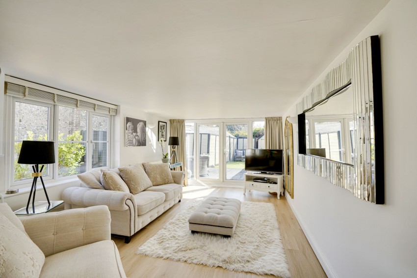 Images for Exeter Road, Newmarket, CB8 EAID:4037033056 BID:e22d2fe2-cd8a-4ee5-877e-aff44adbf8aa