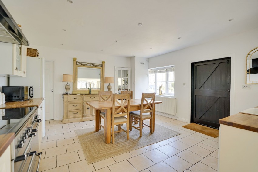Images for Exeter Road, Newmarket, CB8 EAID:4037033056 BID:e22d2fe2-cd8a-4ee5-877e-aff44adbf8aa