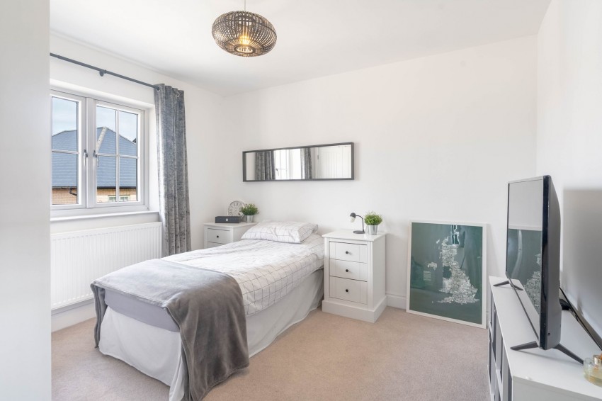 Images for Walnut Drive, Haddenham, CB6 EAID:4037033056 BID:e9c2a2d5-4edb-4404-af16-967a1de68210