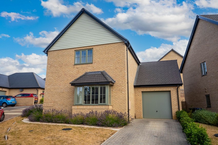 Images for Walnut Drive, Haddenham, CB6 EAID:4037033056 BID:e9c2a2d5-4edb-4404-af16-967a1de68210