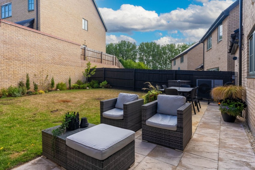 Images for Walnut Drive, Haddenham, CB6 EAID:4037033056 BID:e9c2a2d5-4edb-4404-af16-967a1de68210