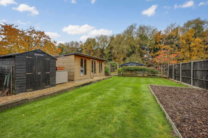 Images for Gull Road, Guyhirn, PE13 EAID:4037033056 BID:1d497ef6-e698-4427-833a-3b42529ac059