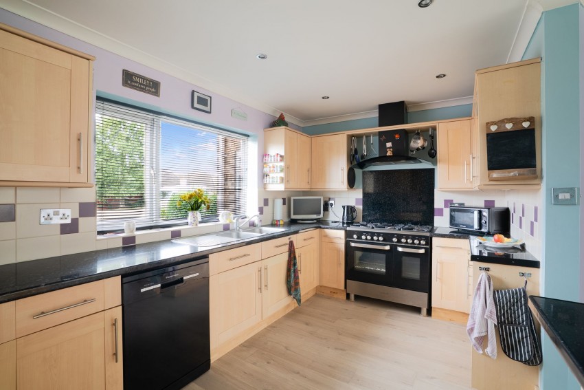 Images for Wheatsheaf Way, Linton, CB21 EAID:4037033056 BID:2f5b1148-b901-4d34-9e72-64b6a96df570