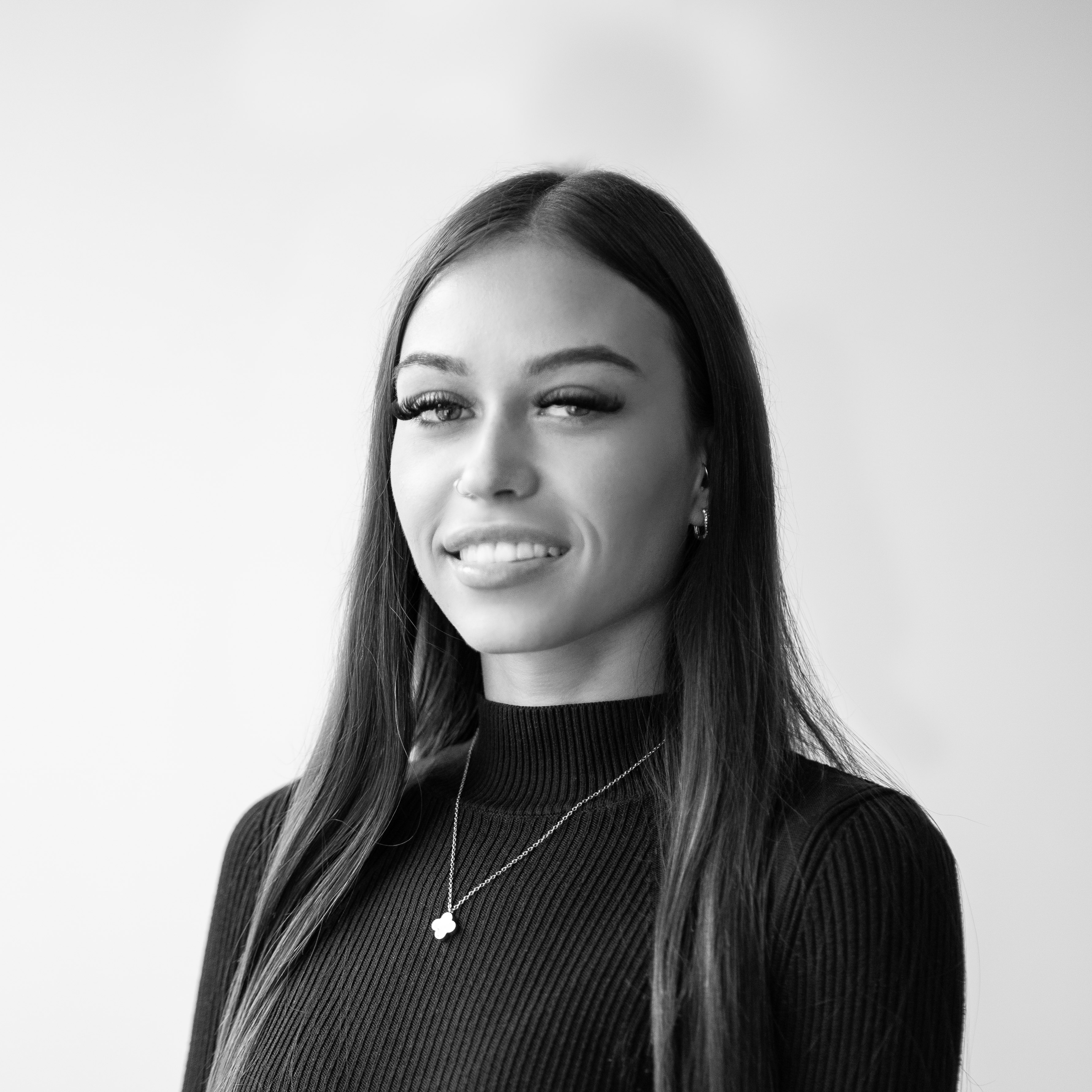 Poppy Robinson, Sales Negotiator